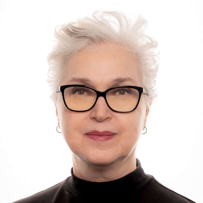Dr. Lynn Pierri, board-certified oral and maxillofacial surgeon
